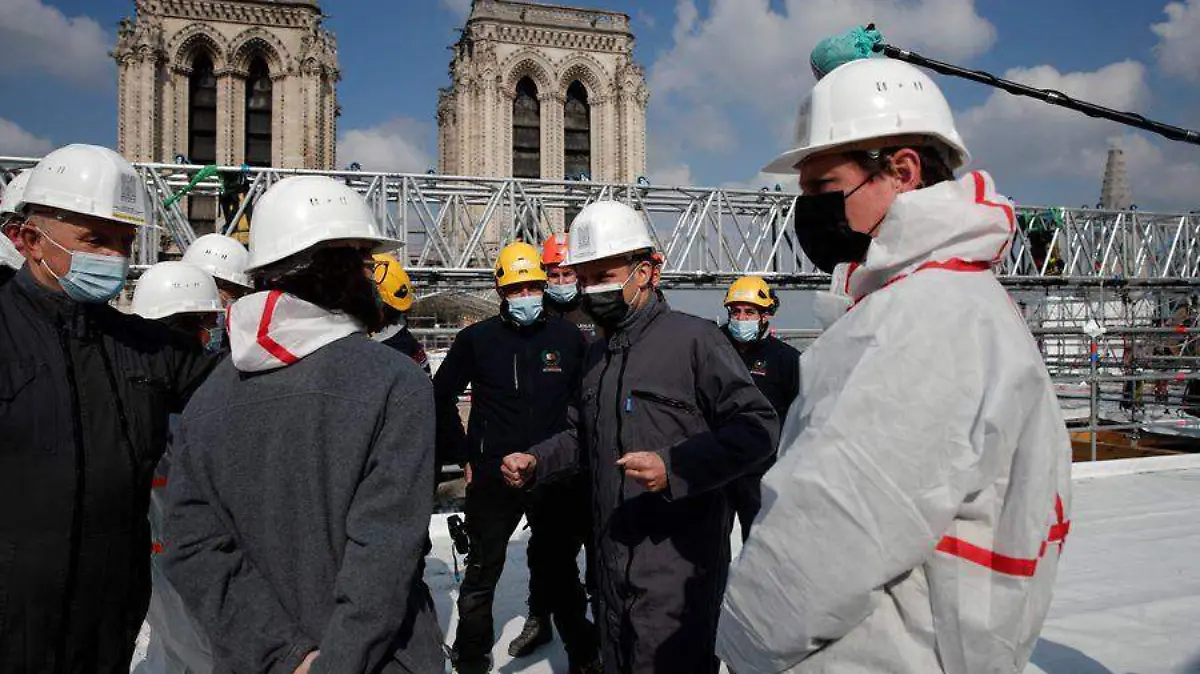 Macron-Notre Dame-AFP